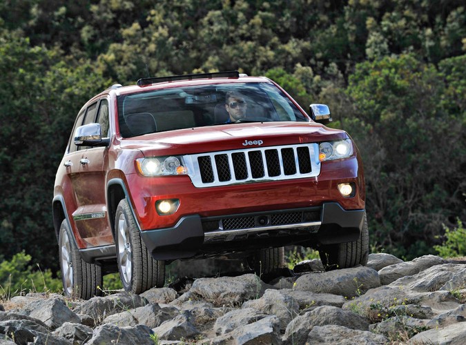 Jeep to ikona samochodów 4x4. Teraz słynna marka nabiera sił pod skrzydłami Fiata. W Polsce pojawiły się właśnie nowości amerykańskiej legendy bezdroży - oto Jeep Wrangler Unlimited i Jeep Grand Cherokee...