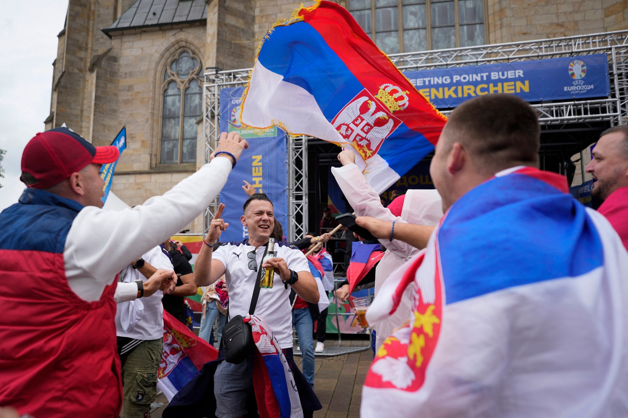 Večerný zápas Srbsko - Anglicko polícia klasifikovala ako vysoko rizikový pre obavy z možného násilia fanúšikov.