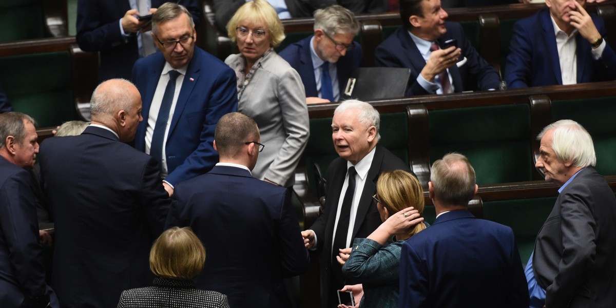 Prezes założy posłom dzienniczki! 