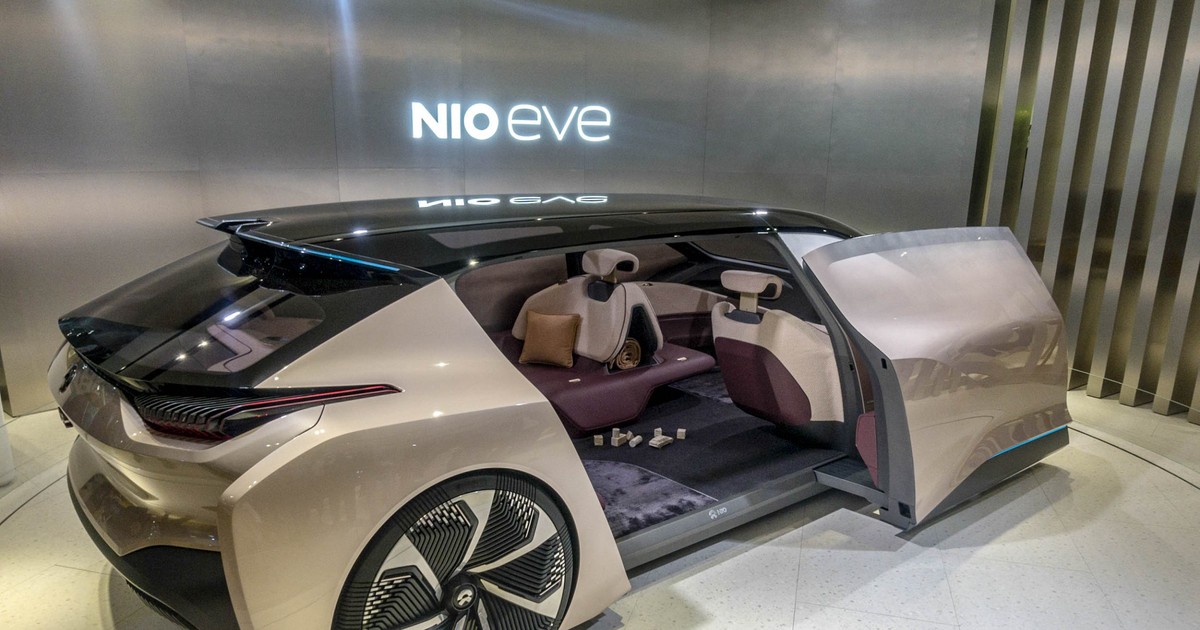 Chinese Tesla rival Nio is crashing after slashing its delivery outlook ...