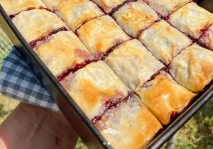 Posna pita sa višnjama i grizom pravi se za tili čas: Dragica Marković ima proveren recept
