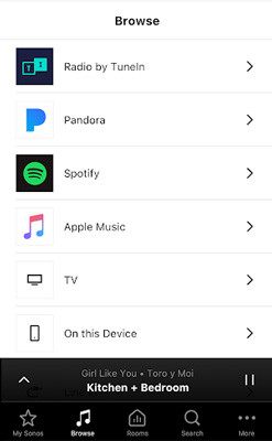 Centralnym punktem systemu jest aplikacja Sonos, która pozwala wybrać pożądaną muzykę. Użytkownicy iPhone'ów mogą odtwarzać muzykę z aplikacji streamingowej przez AirPlay. Również łączenie Beama z dwoma dodatkowymi głośnikami Sonosa w zestaw przestrzenny (Dolby Digital) odbywa się w aplikacji.