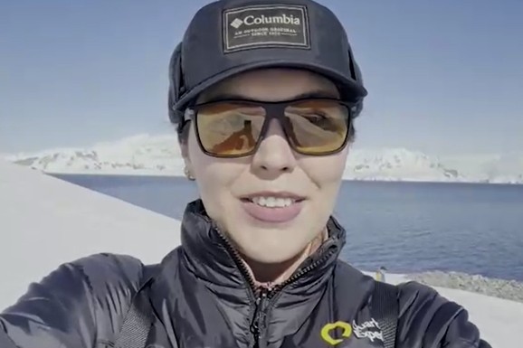 SRPKINJA JOVANA SKOČILA U LEDENE VODE ANTARKTIKA Obišla 120 zemalja: "Ni sa jednog putovanja se ne vratite isti" (FOTO, VIDEO)