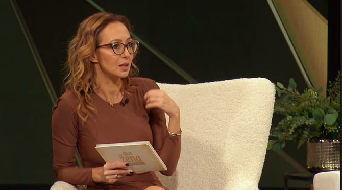 Emisiju "Blic žena studio" uređuje i vodi Jelena Isaković 
