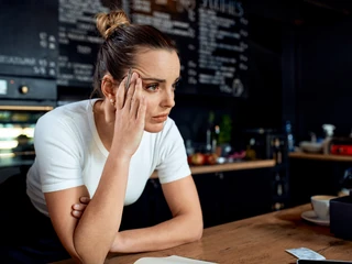 Ucinane są drobne wydatki, jak obiady na spotkaniach miesięcznych, i szukanie oszczędności na pierdołach. Brak lub podwyżki o kilka procent – mówi Dorota. 