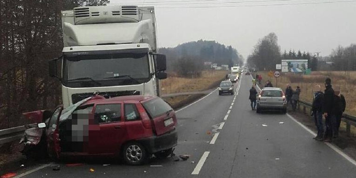 Punto sióstr wjechało pod Tira