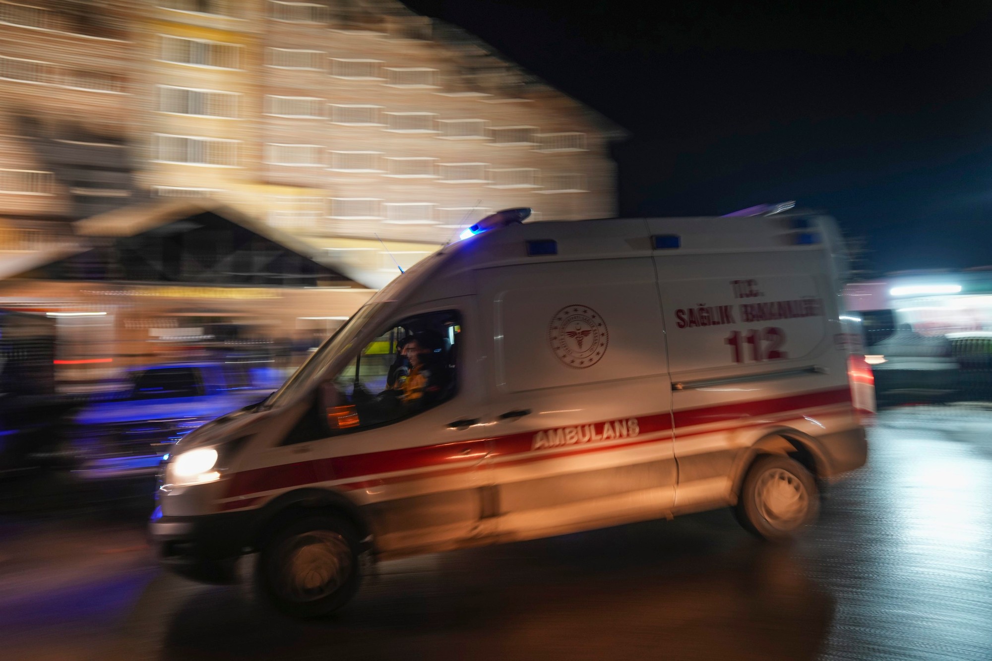 Požiar hotela v tureckom lyžiarskom stredisku v regióne Bolu.