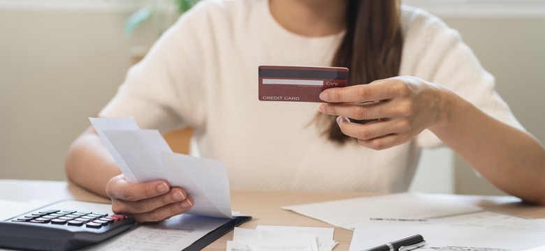 556 milionów złotych długu młodych Polaków. Zetki wpadają w spiralę coraz szybciej