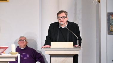 olaf lubaszenko przejmująco pożegnał swojego ojca. o to poprosił żałobników