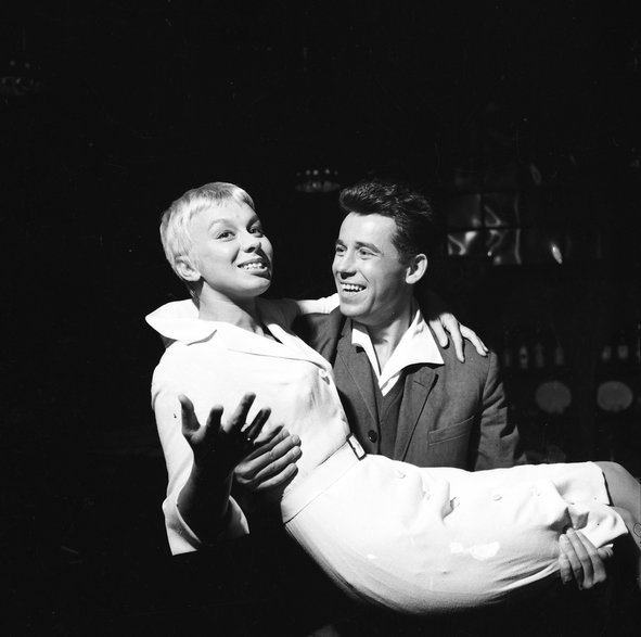 Zofia Kucówna i Tadeusz Janczar w spektaklu "Eurydyka" w Teatrze Powszechnym w Warszawie (1961)