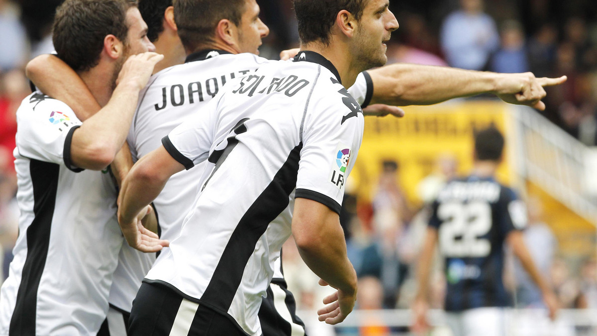 Valencia CF rozbiła na Estadio Mestalla Real Sociedad 3:0 (3:0) w spotkaniu 35. kolejki hiszpańskiej Primera Division. Popularne Nietoperze sprowadziły na ziemię piłkarzy Sociedad, którzy w poprzedniej kolejce pokonali u siebie 2:1 Barcelonę.