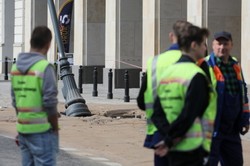 Wielka awaria wodociągowa w centrum Warszawy. Woda zalała Krakowskie Przedmieście