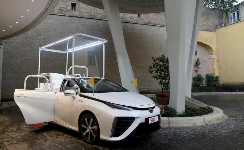 Toyota Mirai Papamobile