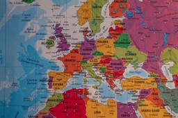 Ponad 83 proc. absolwentów szkół nie robi 100 proc. Geografia. Stolice Europy