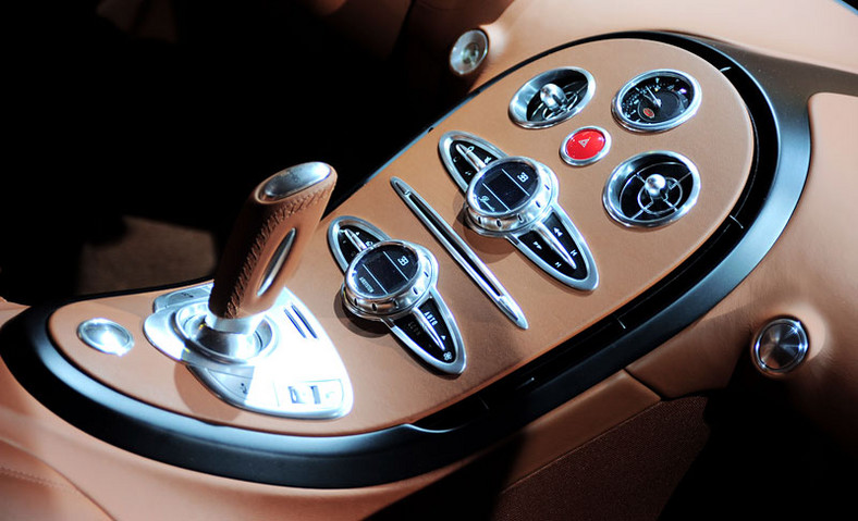 Bugatti w Dubaju: trzy nowe wersje Veyrona i 16C Galibier