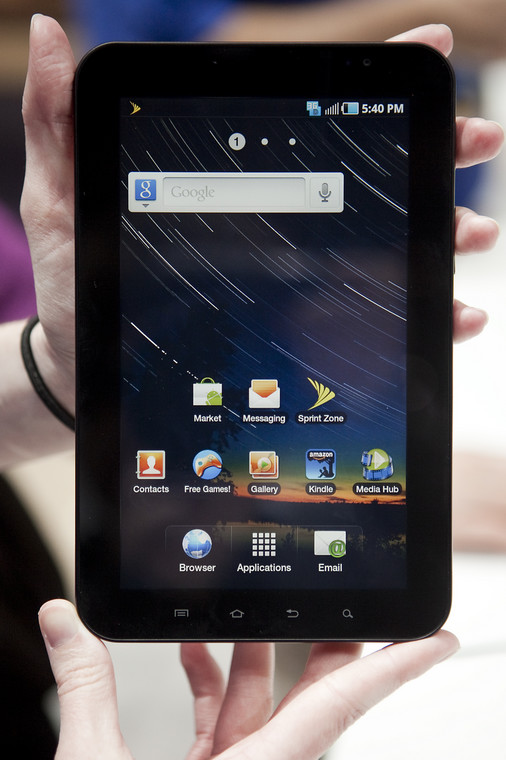 Consumer Electronics Show 2011. Samsung Electronics zaprezentował swój najnowszy tablet Galaxy Tab. fot: Andrew Harrer/Bloomberg