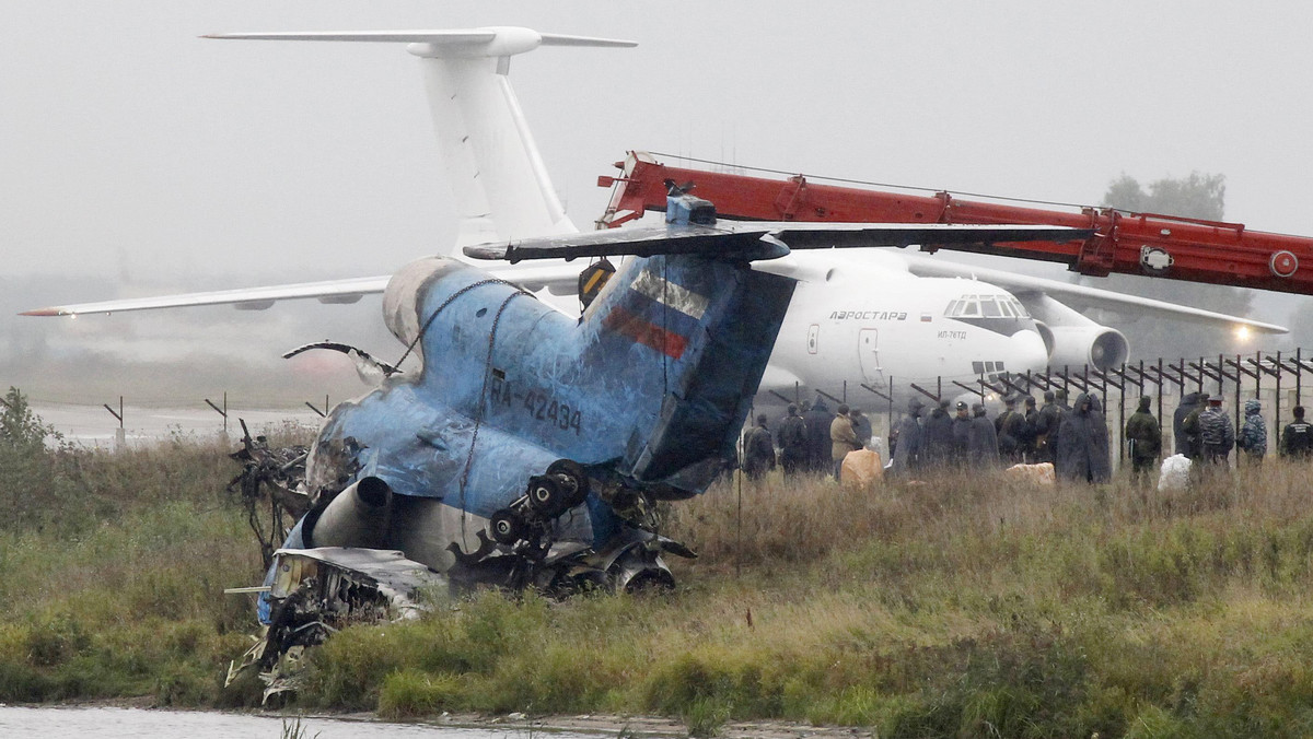 Katastrofa Jaka-42 w Jarosławiu w Rosji, w której 7 września zginęły 44 osoby, w tym cała drużyna hokejowa miejscowego zespołu Lokomotiw, była spowodowana błędem pilota - podaje bbc.co.uk.