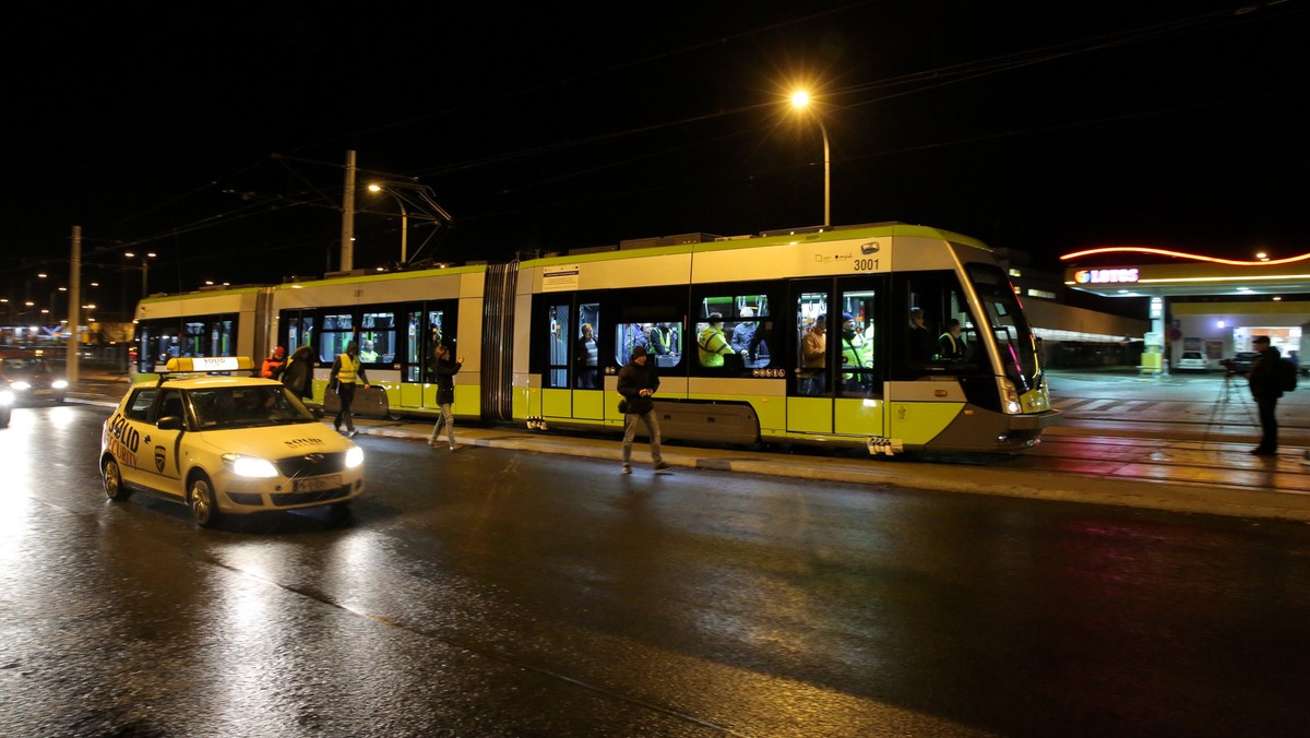 W Olsztynie rozpoczęły się jazdy próbne tramwaju, nowego w mieście środka transportu zbiorowego. Pokazały one, że wybudowana infrastruktura wymaga poprawek. Urzędnicy zapewniają, że usterki są niewielkie a pierwsi pasażerowie pojadą tramwajem w połowie grudnia.