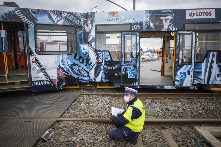 Zderzenie tramwaju z ciężarówką w Gdańsku. Ranna motornicza