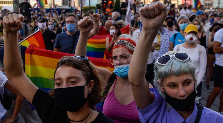 Lengyel tüntetések az LMBTQ személyek elleni rendőri erőszak ellen