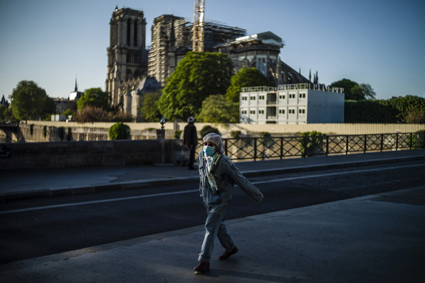 Dziś świat walczy z koronawirusem, rok temu opłakiwał pożar katedry Notre-Dame