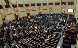 Sejm wprowadził zmiany w wynagrodzeniach władz państwowych spółek. Opozycja: Robicie skok na kasę dla swoich