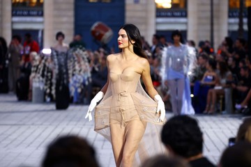 Kendall Jenner testszínű, áttetsző pucérruhája elbűvölő!