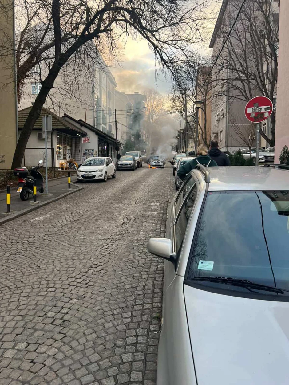 Požar na automobilu na Karaburmi