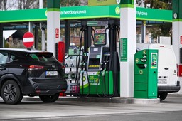 minister energii ogłasza. tyle zapłacimy w wielki piątek za litr benzy