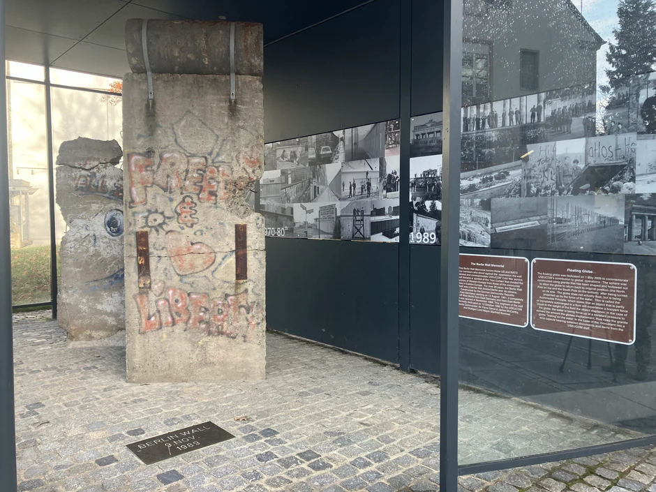 Deo Berlinskog zida u kasarni Peč