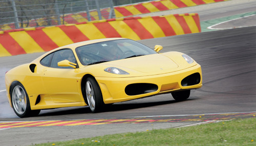 Ferrari - Z 2140 KM przez Fiorano