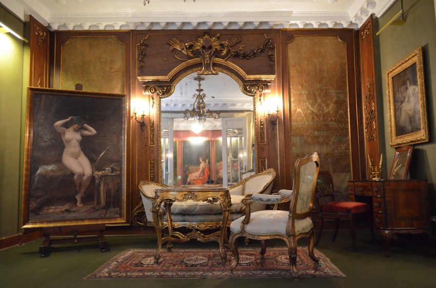 Naga Berta Akt pred ogledalom u enterijeru Muzeja Paje Jovanovića