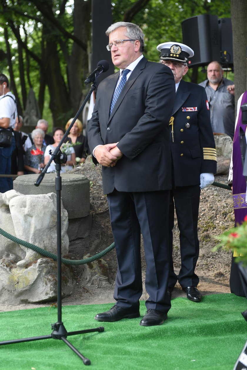 Bronisław Komorowski przemawia podczas pogrzebu gen. Ścibora-Rylskiego