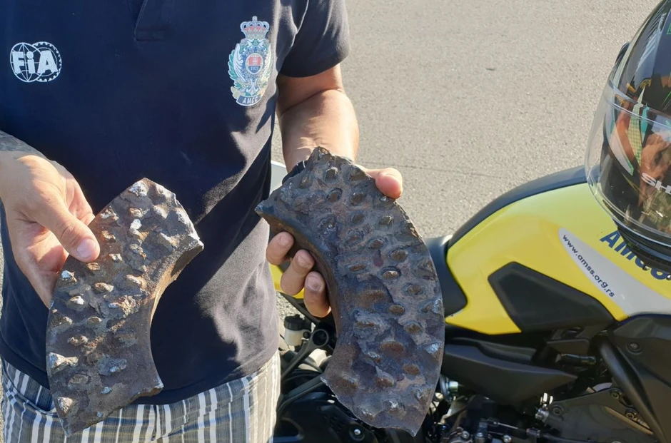 Na puteve postavljaju opasne predmete