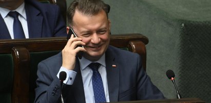 "Raport czosnkowy" Błaszczaka. Fala drwin po wypowiedziach szefa MON