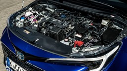 80 proc. wybiera ten silnik. toyota zdeklasowała resztę rynku