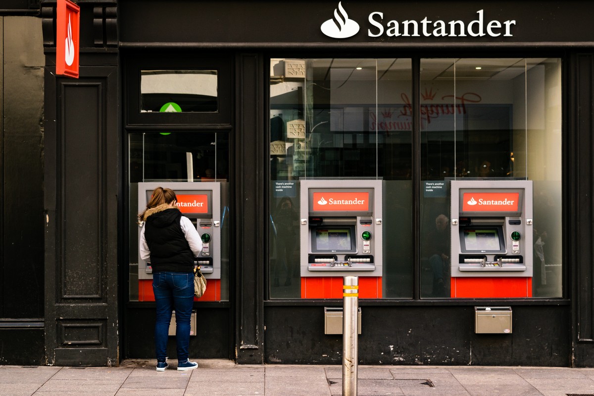Trzeci bank na polskim rynku zmieni właściciela. Co sprzedaż Santandera oznacza dla klientów?