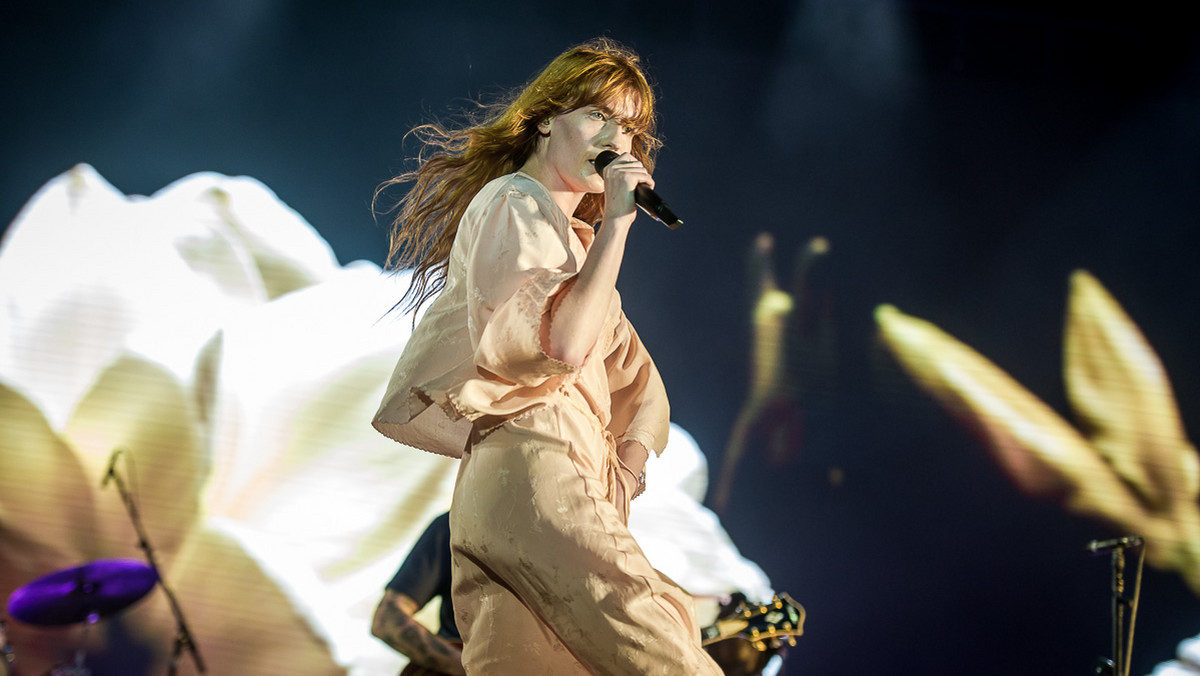 Przed nami kolejny ekscytujące koncerty. W Łodzi wystąpi zespół Florence + The Machine, który polscy fani wprost uwielbiają. Prawdziwi punkowcy spotkają się w krakowskim Kwadracie na Punk Fest, a miłośnicy kina muszą się wybrać na Koncert Muzyki Filmowej i Epickiej lub na wydarzenie z muzyką Hansa Zimmera. A to tylko niektóre z najciekawszych wydarzeń koncertowych w nadchodzących dniach. Zobacz naszą listę wydarzeń.