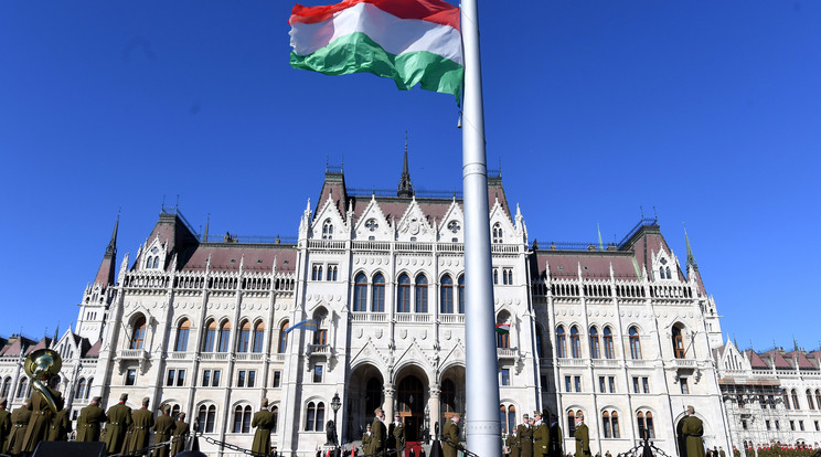 Csúszik az emlékhely átadása / Fotó: MTI Illyés Tibor