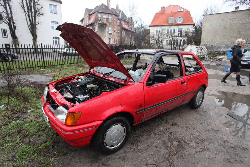 Auto spalone na ul. Dekerta 