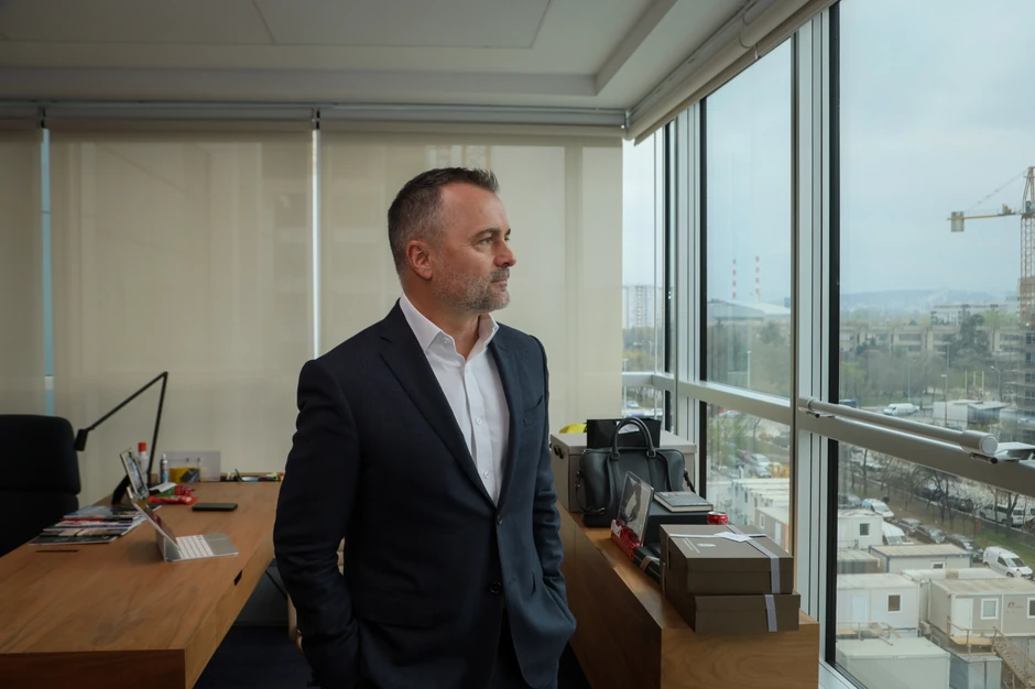 Majkl Mišel, Yettel