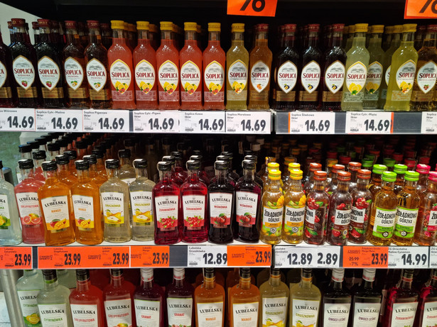 19 sierpnia zmienią się zasady dotyczące alkoholi. Te produkty muszą zniknąć z półek