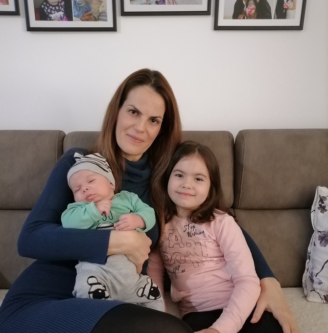Srećni i kod kuće: Mama verica, ćerka Iskra i beba Petar