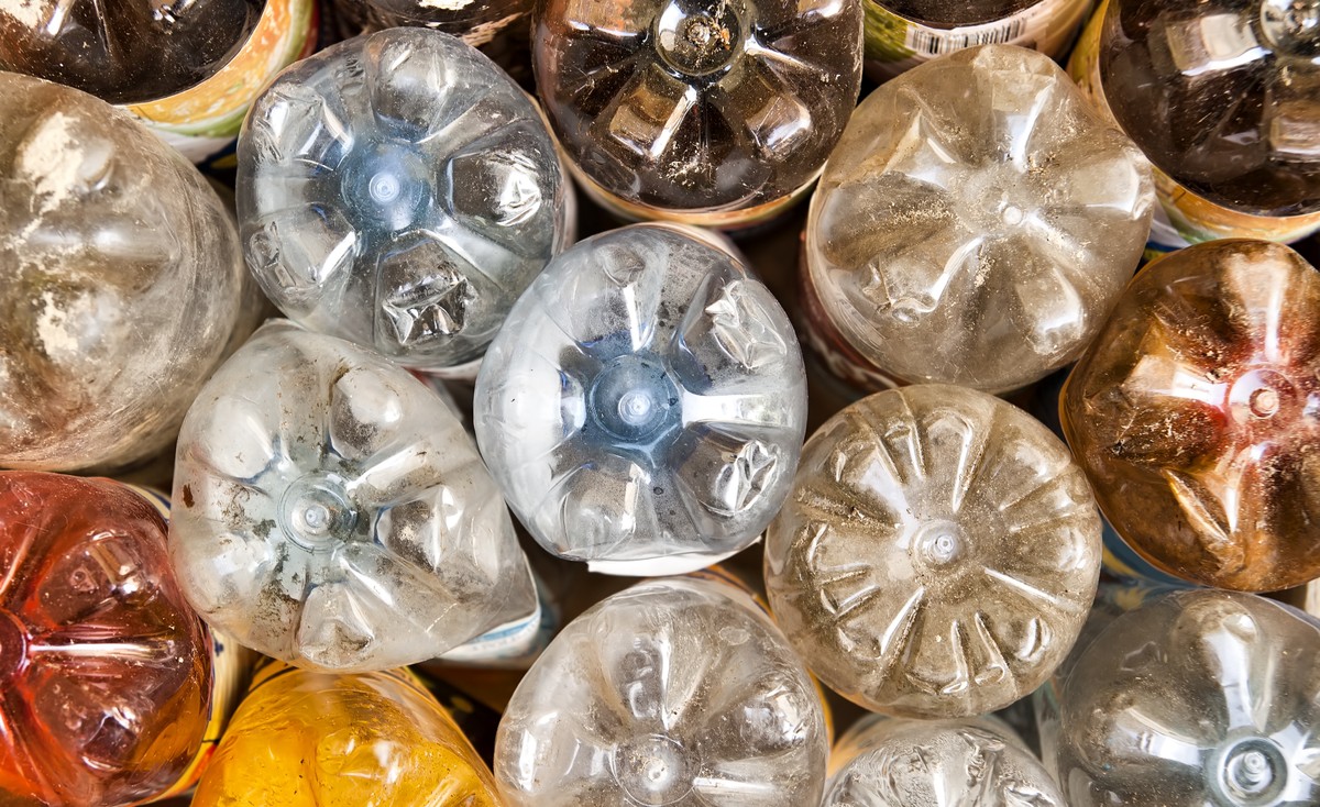 Kaucja za plastikowe butelki już wkrótce? "Będzie można odnieść do skupu, jak złom"