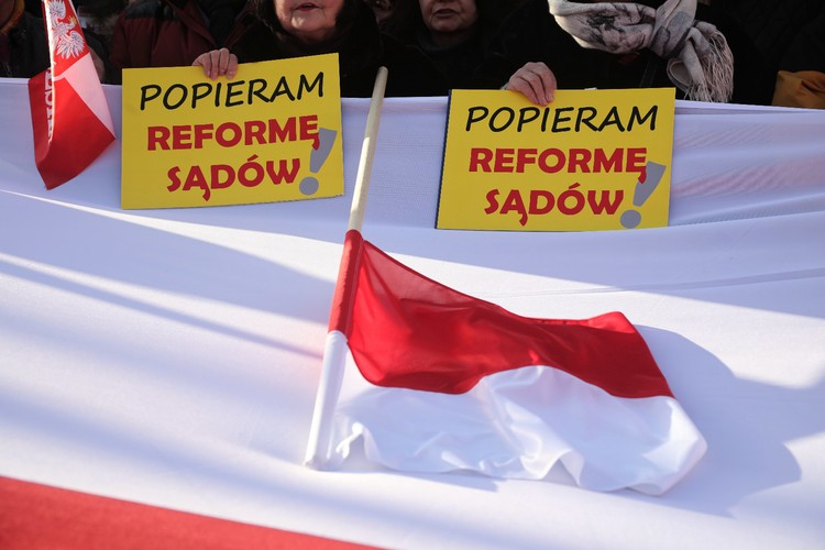 Gwiazda zwrócił też uwagę, że obecnie rządzącym potrzebne jest wsparcie ich wyborców. 