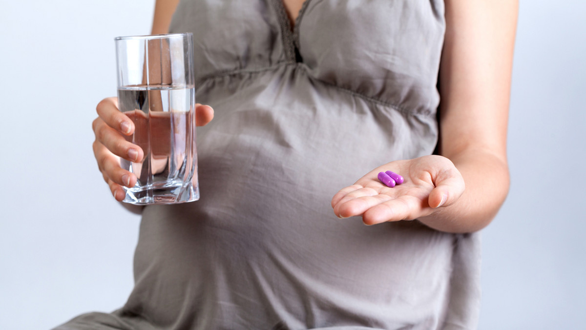 Paracetamol w ciąży. Czy wolno go brać i jak dawkować?