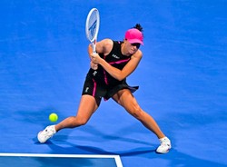 Dwa ciężkie sety. Iga Świątek w 1/8 finału turnieju w Dubaju [WIDEO]