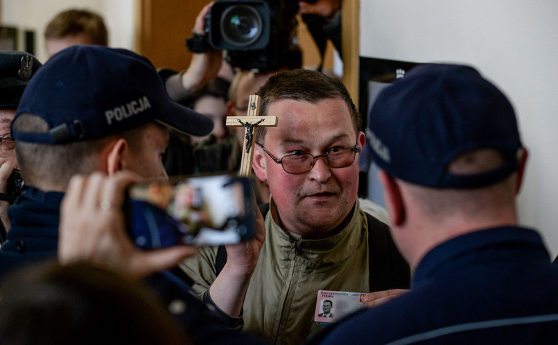 Publiczność na korytarzu w Sądzie Okręgowym w Warszawie