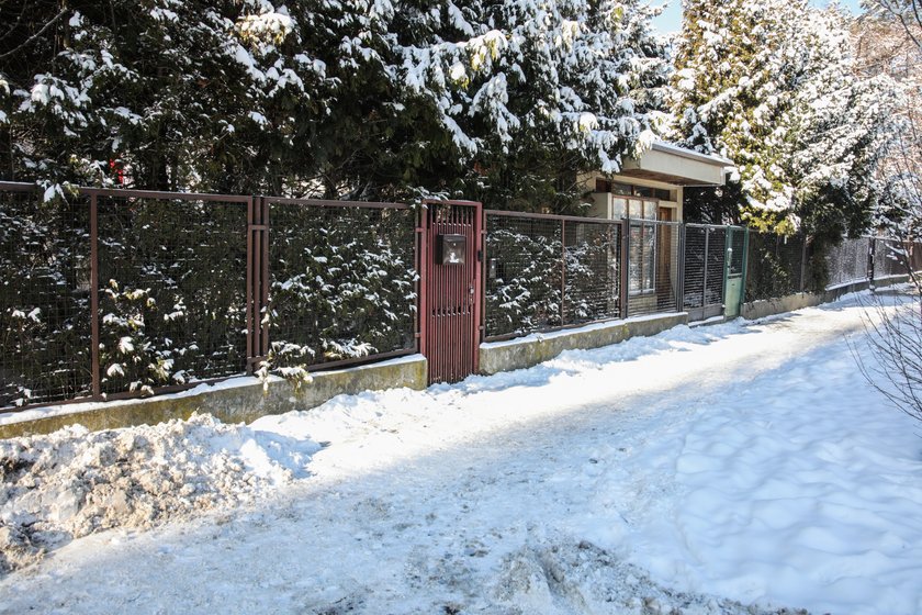 Nieodśnieżony chodnik