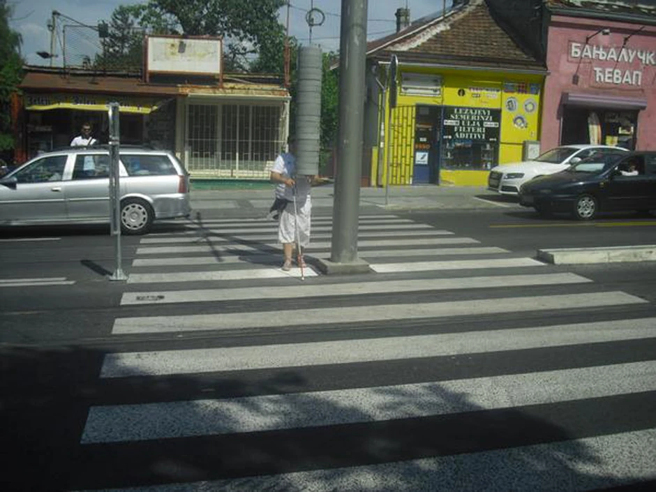 Teg za zatezanje tramvajskih žica na pešačkom prelazu